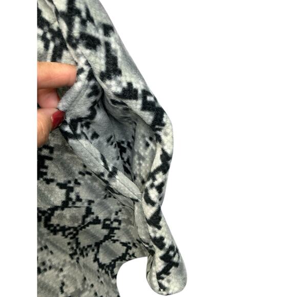 SIMPLY SOUTHERN Shacket - Snake Gray/Black- Size XL -New NWT - Picture 8 of 11